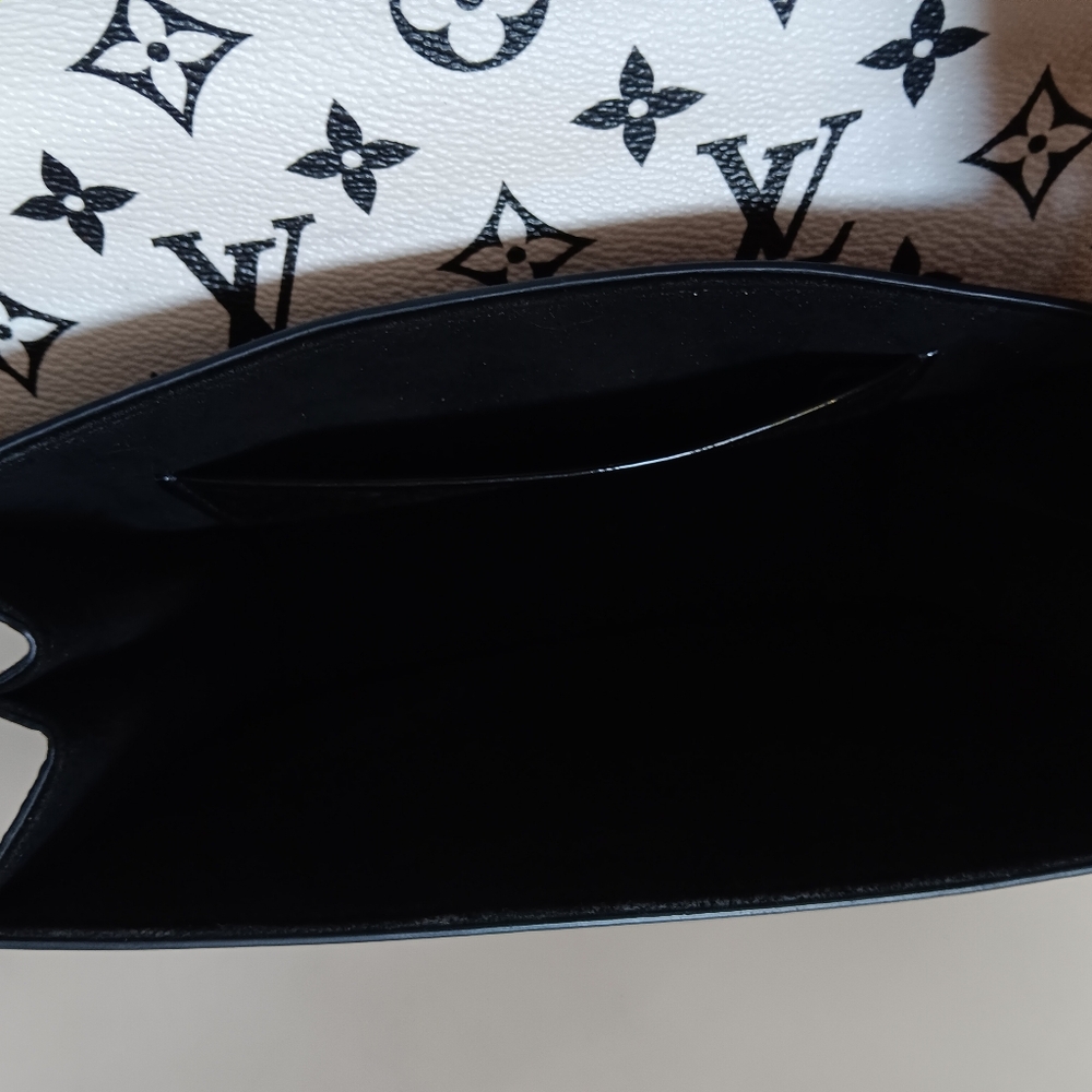 Louis Vuitton Vernis Epi Monogram Wynwood Black and White Crossbody Bag - Picture 12 of 14